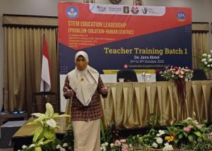 Guru matematika SMP PGRI 1 Cilacap yang juga Guru Penggerak Rochayati terpilih untuk mengikuti Program STEM (Science Technology Engineering and Mathematics) Education Leadership