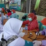 Sebanyak 500 siswa SMA Negeri 1 Sigaluh, Banjarnegara Rabu 6 Oktober 2021 mengikuti vaksinasi serentak.