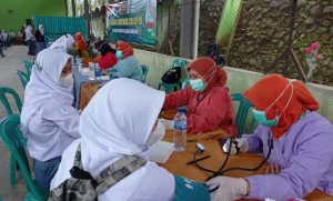 Sebanyak 500 siswa SMA Negeri 1 Sigaluh, Banjarnegara Rabu 6 Oktober 2021 mengikuti vaksinasi serentak.