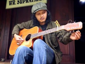 Amin Alazmi seorang musisi, song writter sekaligus pencipta lagu asal Banjarnegara Jawa Tengah, Dia mengaku selama pandemi, memang masa-masa sulit bagi musisi kecil seperti dirinya.