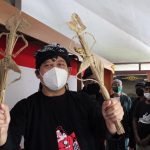 Bupati Banyumas, Achmad Husein berkunjung ke beberapa obyek wisata budaya Kota Lama Banyumas di sekitar Pendopo Duplikat Sipanji Kecamatan Banyumas, Salah Satu yang Dimainkan adalah Wayang Suket. Kamis 21 Oktober 2021. Foto: Prokopim Banyumas