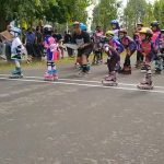 Satria Speed Skate (Banyumas) dan Sepatu Roda Wonosobo Asri Team (SWAT), dua klub sepatu roda Banyumas dan Wonosobo melakukan latih tanding sepatu roda di GOR Satria pada Minggu 24 OKtober 2021. Foto: Prokopim Banyumas