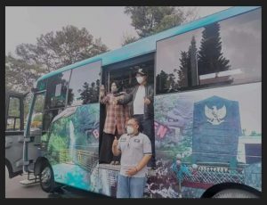 Bupati Banyumas Achmad Husein Ujicoba Bus Angkutan Wisata Gratis Rute Baturraden-Banyumas. Foto: Prokopim Banyumas
