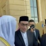 Tangkapan layar percakapan Menteri Agama Gus Yaqut menggunakan penerjemah saat bertemu dengan menteri urusan islam Saudi Arabia, Al-Sheikh Abdullatif bin Abdulaziz Al-Sheikh.