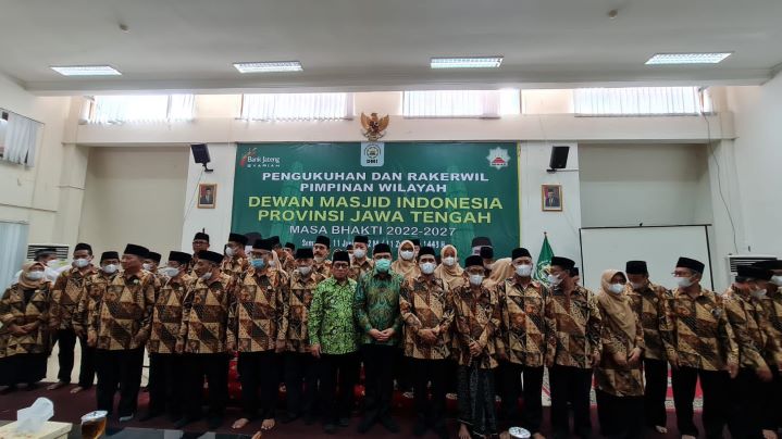 Pengurus Wilayah foto bersama Waketum PP DMI usai pengukuhan
