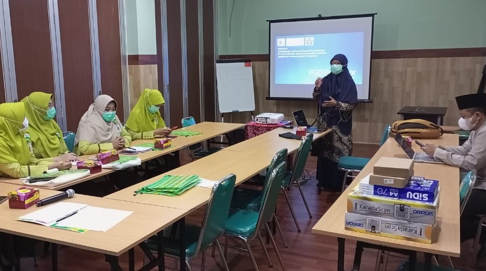 Dr dr Minidian Fasitasari SpGK menyampaikan materi FGD Fasilitator Pendampingan Pasien PCOS di RSI Sultan Agung