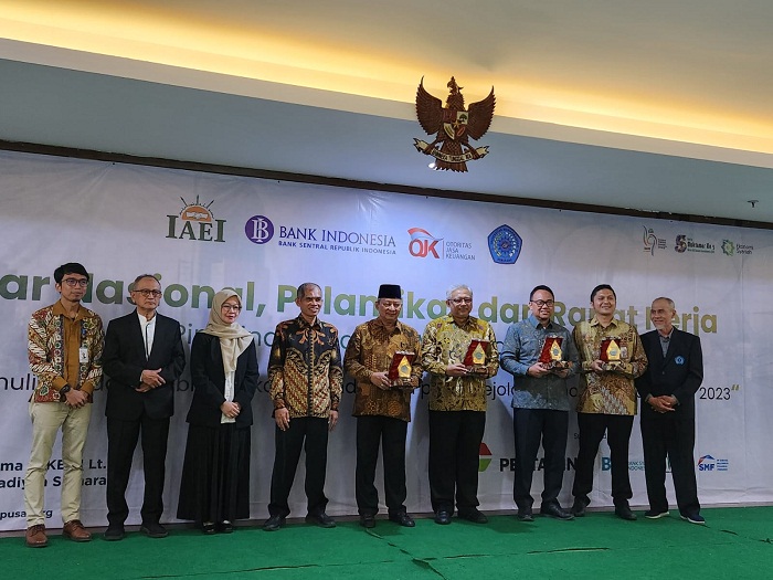 ef356210-bcf4-469d-8e6f-f1a1450bf3ec