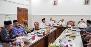 Sejumlah kiai dan peserta berdiskusi dalam FGD Rebranding Masjid Agung Jawa Tengah 2023 di ruang rapat MAJT Semarang Rabu 9 Agustus 2023