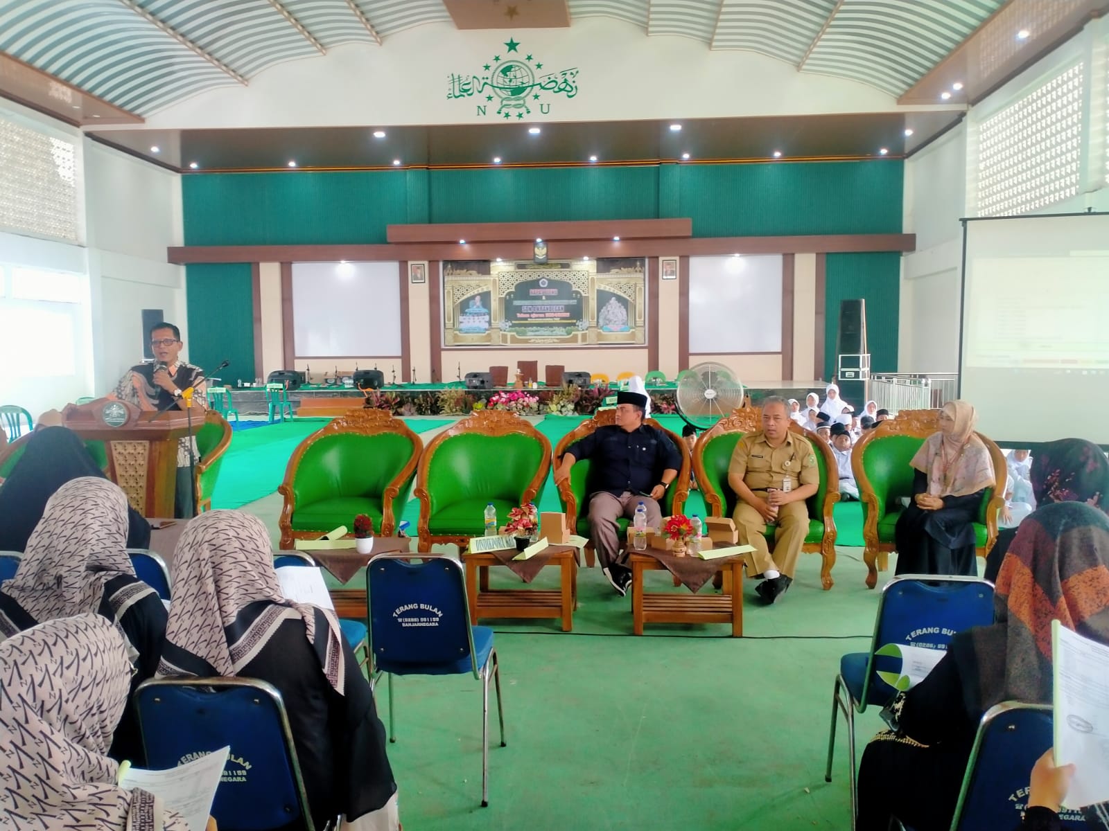 Ketua Komite SDN 4 Krandegan Memipin Pleno
