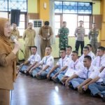 Bupati Amelia di depan Calon Paskibraka