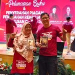 Dua orang penulis mini fiksi asal Banjarnegara yaitu Endah Purwaningsih (Kalibening) dan Aris Brave (Kecamatan Kota Banjarnegara)