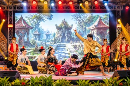 Ilustrasi pertunjukan drama kolosal dengan kostum tradisional dalam Festival Pendekar Nusantara 2026.