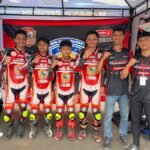 Tim balap motor IMI Karanganyar bersama para pembalap dalam persiapan Porprov Jawa Tengah 2026 di Sirkuit Mijen, Semarang.