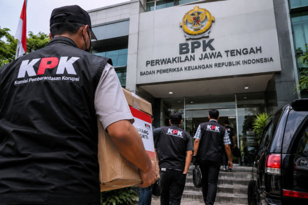 Ilustrasi penggeledahan Kantor BPK Jawa Tengah oleh KPK terkait dugaan korupsi Kabupaten Klaten.