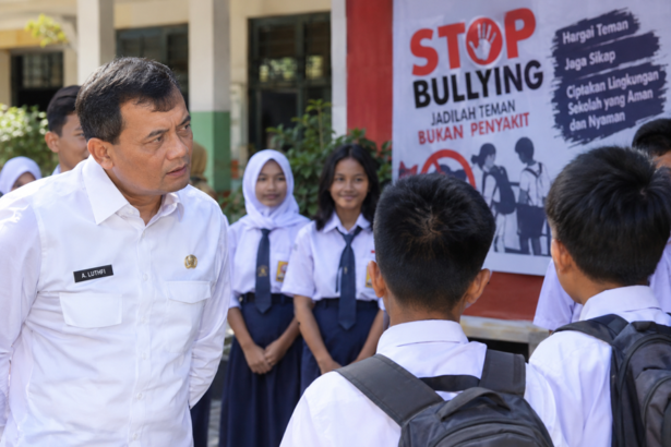 Ilustrasi pengawasan siswa di sekolah untuk mencegah bullying di Jawa Tengah sesuai imbauan Ahmad Luthfi.