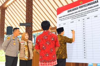 Ilustrasi deklarasi penyelenggaraan Pilkades damai untuk mencegah praktik botoh dan politik uang di Purbalingga.