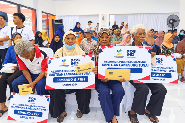 Ilustrasi keluarga penerima manfaat bantuan sosial sembako dan Program Keluarga Harapan (PKH) dari Kemensos