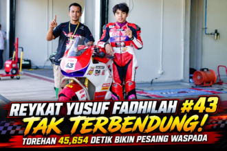Reykat Yusuf Fadhilah #43 dengan motor balapnya setelah mencatat waktu 45,654 detik di FPQ Bebek 4T TU 150cc Novice.