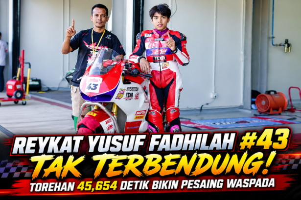 Reykat Yusuf Fadhilah #43 dengan motor balapnya setelah mencatat waktu 45,654 detik di FPQ Bebek 4T TU 150cc Novice.